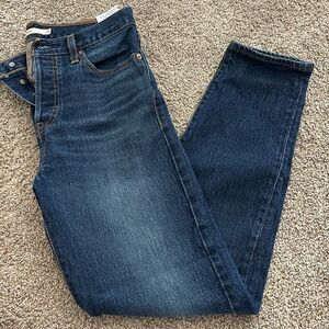 Levi’s blue jeans wedgie straight size 26